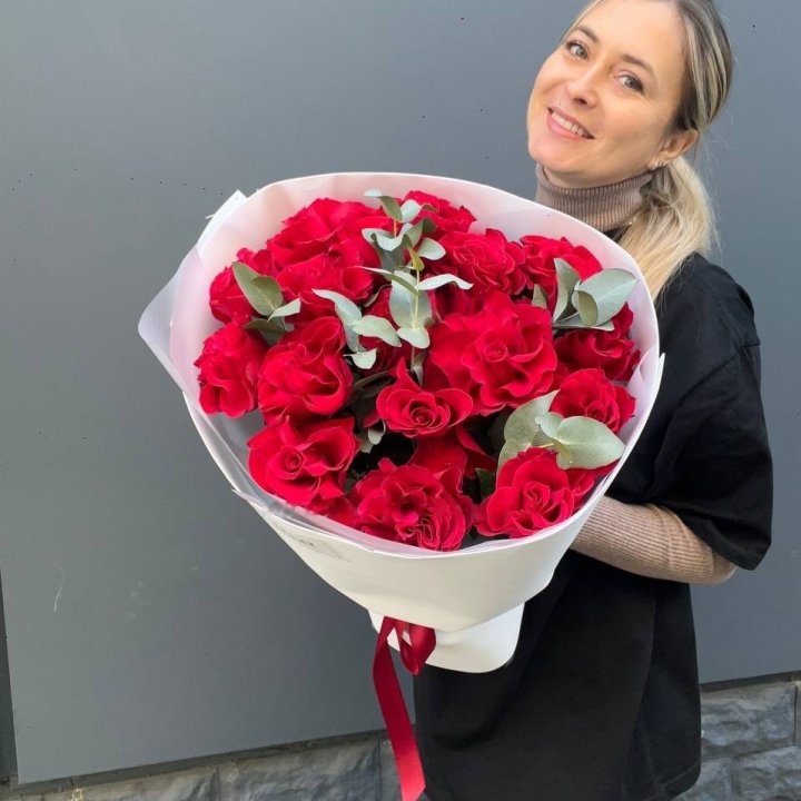 17 Red French Roses in Dubai