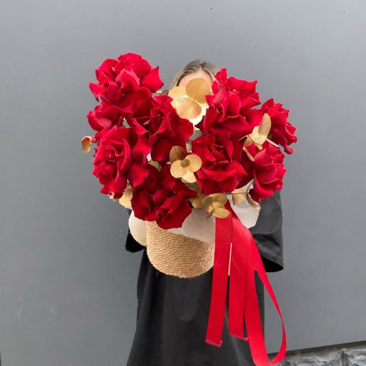 Red French Roses in Jute Planter in Shanghai