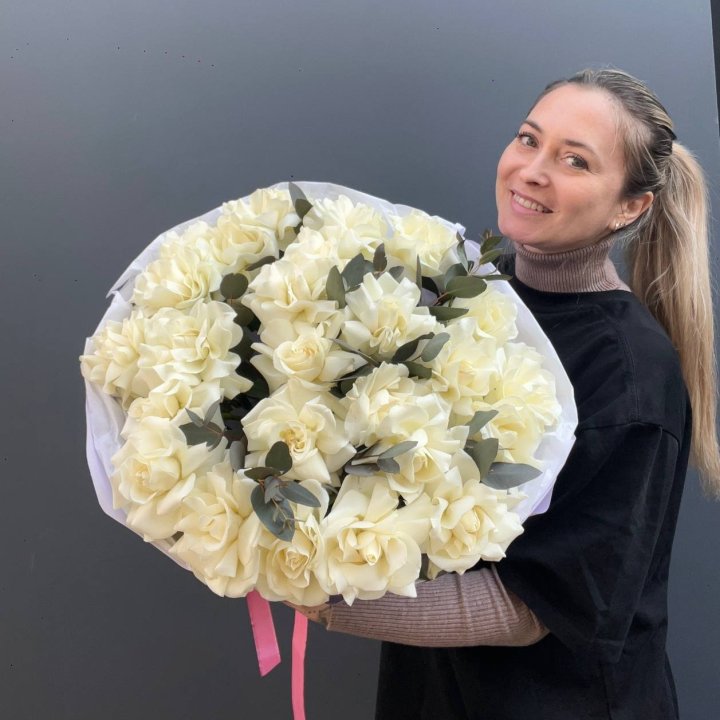25 White French Roses White Nice in Dubai