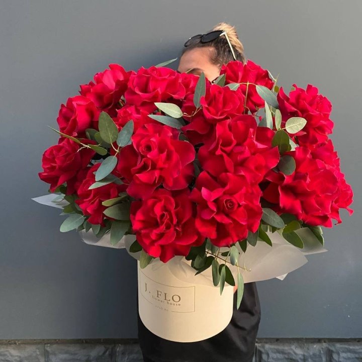 25 Red French Roses in a Box in Antwerp