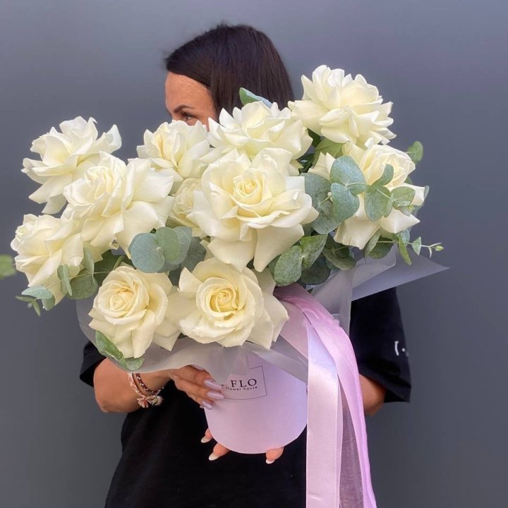 11 French White Roses in a Box in Antwerp