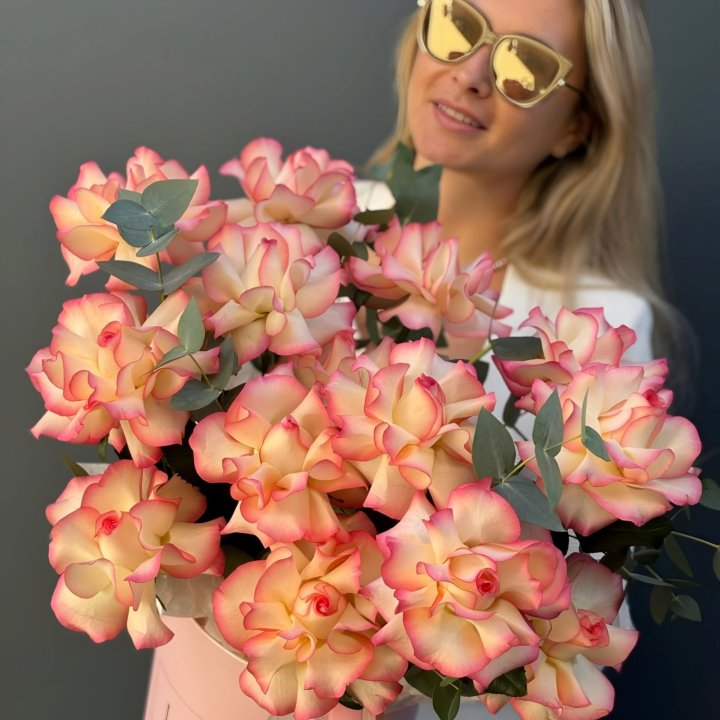 15 Jumilia French Roses in a Box in Dubai