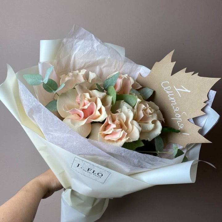 Cream Rose Bouquet for Knowledge Day in Dubai