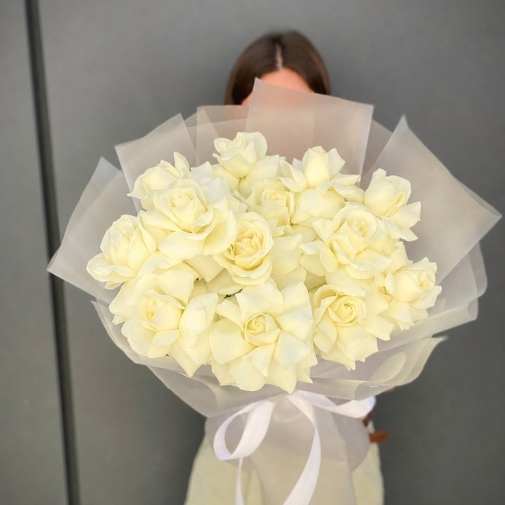 13 White Roses in Geneva