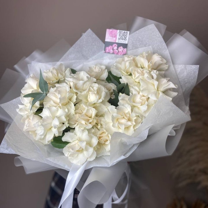 21 French Roses with Eucalyptus in Dubai