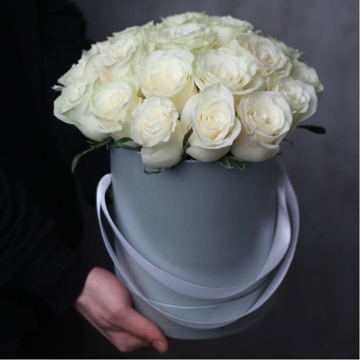 15 White Roses in a Cylinder in Melbourne