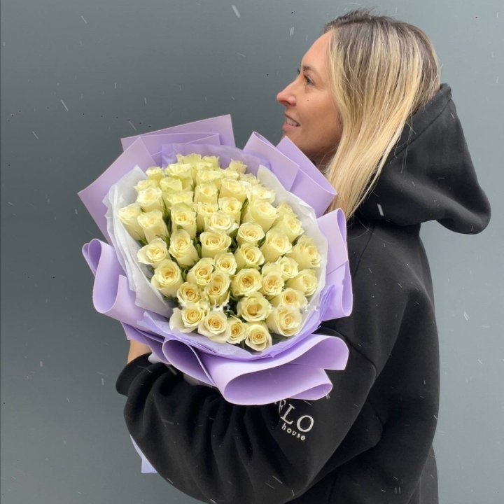 51 White Kenyan Roses in Styling in Dubai