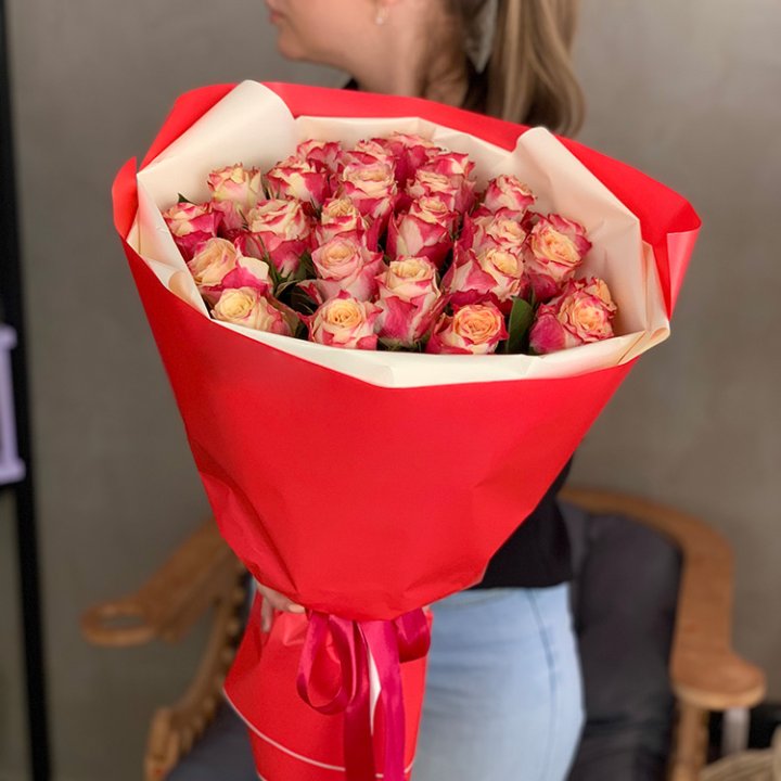Букет роз Chapeau в Дубае