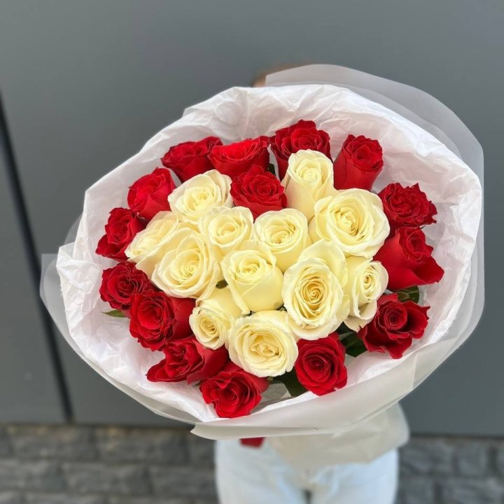 27 Mixed Roses in Sharjah