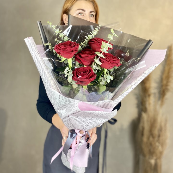 5 Red Roses in Dubai