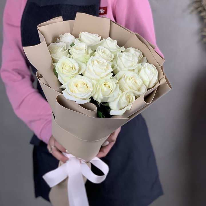 15 White Miracle Roses in Shanghai
