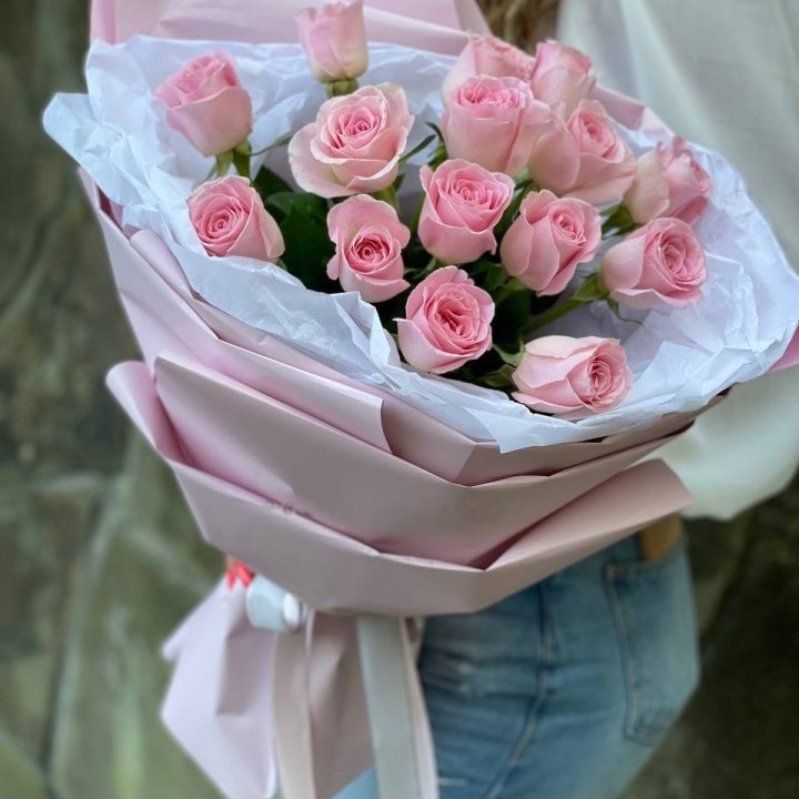 Pink Roses in Designer Wrapping in Dubai