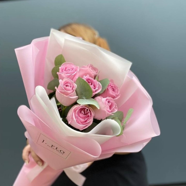 7 Pink Roses with Eucalyptus in Shanghai