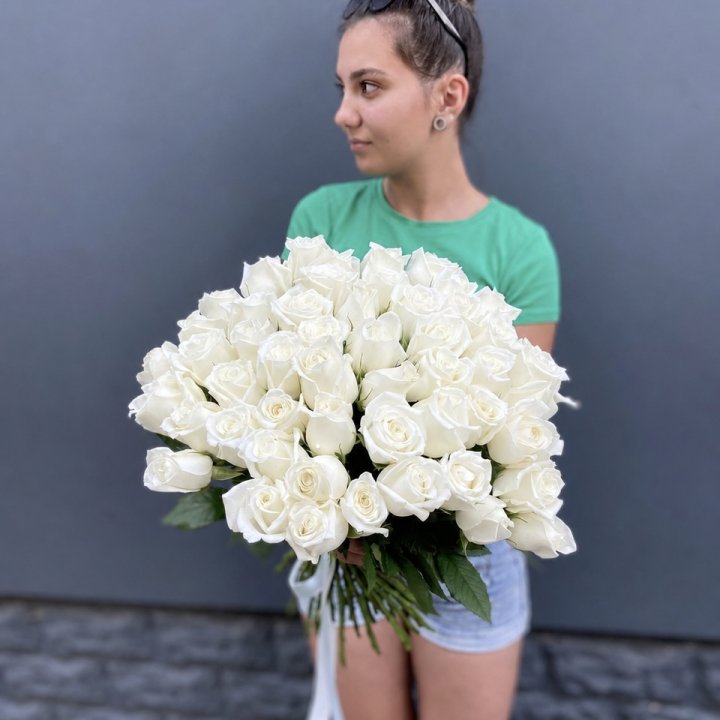 51 White Roses in Shanghai