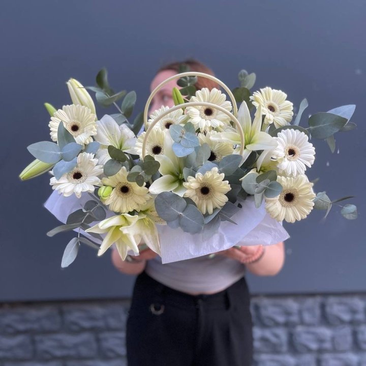 Handbag Lilies and Gerberas in Dubai