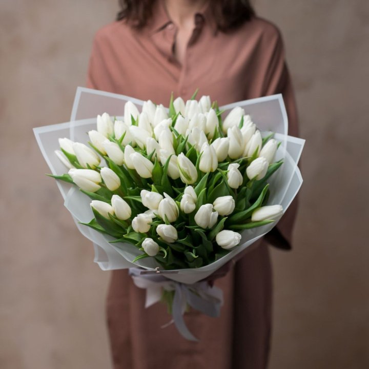 51 белый тюльпан в Дубае