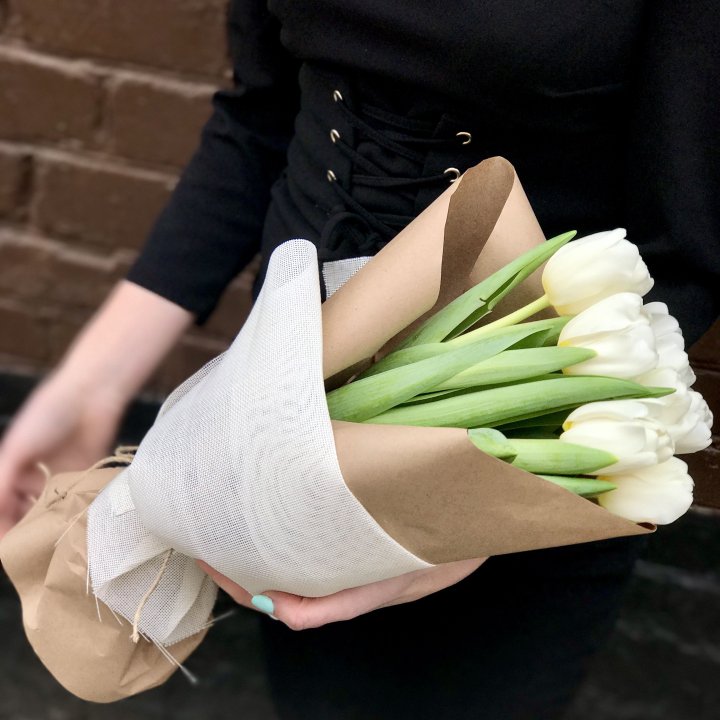 Букет белых тюльпанов в Дубае